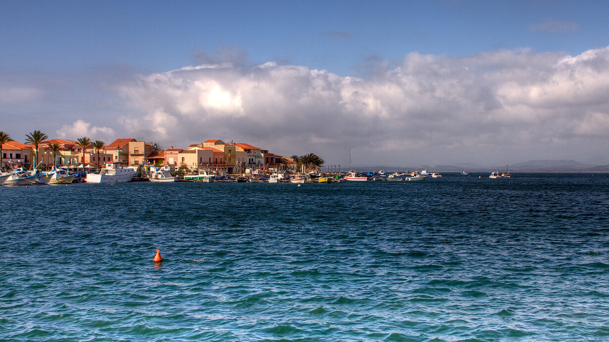 Vista del porto di Sant'Antioco