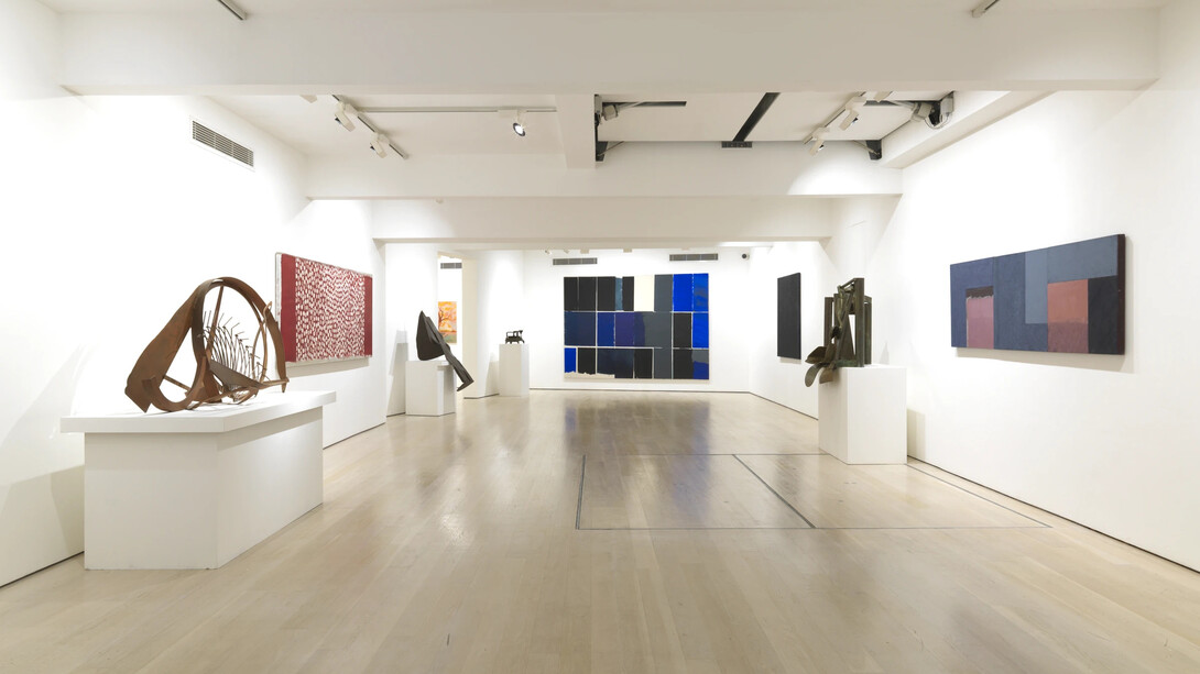Anthony Caro and Alan Green, Shaping abstraction, exhibition view. Courtesy of Annely Juda Fine Art 