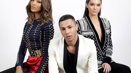 Jourdan Dunn, Olivier Rousteing y Kendall Jenner presentan la colección en la alfombra roja de los Billboard Music Awards