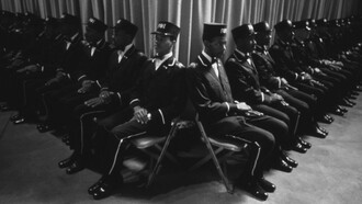 Fruta del islam (FOI, por sus siglas en inglés) ala de seguridad y disciplinaria de «Nation of Islam»; también se ha descrito como su ala paramilitar.