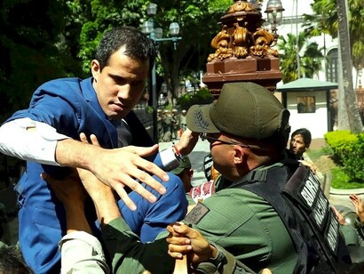 Juan Guaidó intentando acceder a la Asamblea Nacional el pasado 5 de enero