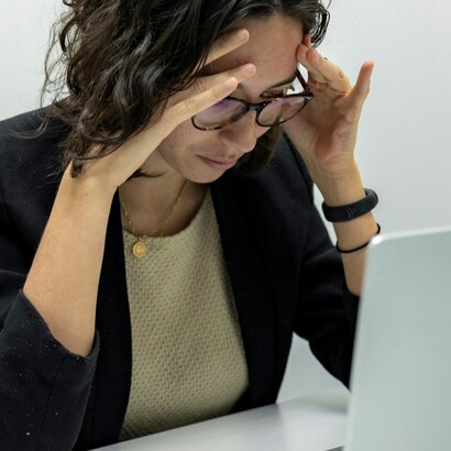 Si manifesta spesso come una sensazione di stanchezza cronica, perdita di significato e incapacità di affrontare anche le attività più semplici