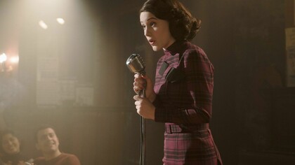 La actriz Rachel Brosnahan en el papel de Miriam Maisel