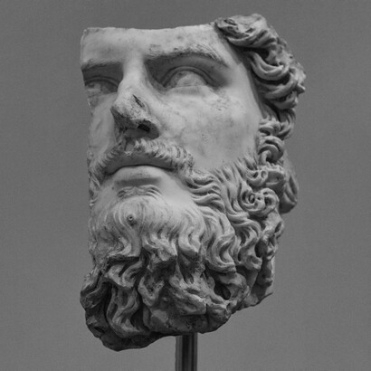 Cambiano le culture e le storie ma prodigiosamente nel mito resta latente una dimensione linguistica aurorale e assoluta