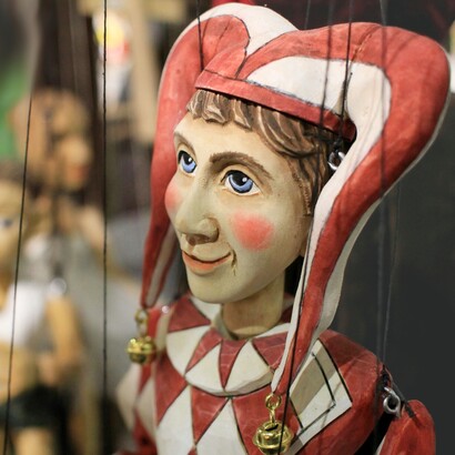 L'esperienza di Paul Andrejco dimostra che artigianato, intelligenza artificiale e tecnologie digitali possono convivere, dando nuova voce a un'arte antica senza tradirne l'identità