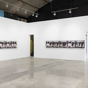 Peter Fischli, Adición, sustracción, multiplicación, vista de exhibición. Cortesía de House of Gaga