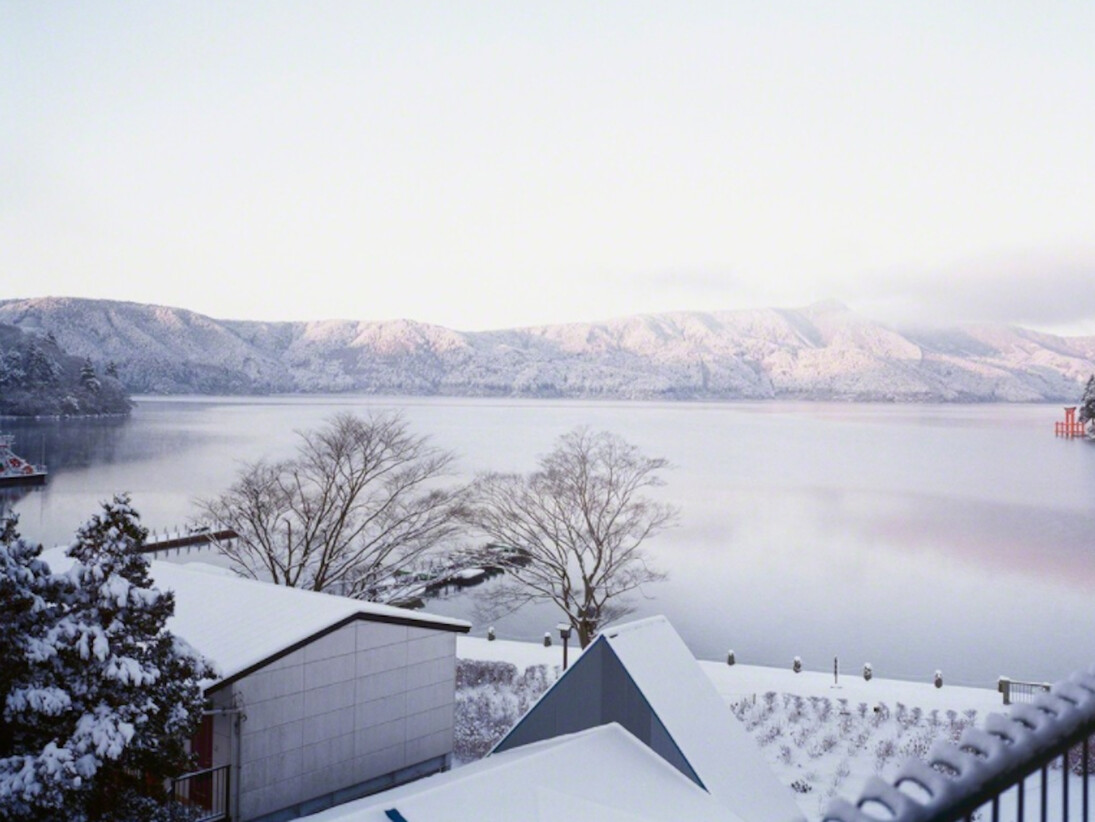 Takahiro Kaneyama, Lake Ashinoko, Hakone , 2008. Courtesy of Miyako Yoshinaga
