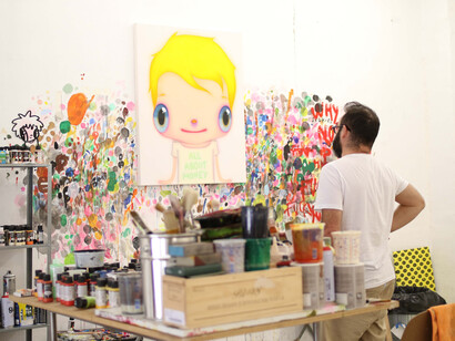 Javier Calleja, reconocido como un destacado artista contemporáneo, ha sabido plasmar la esencia del arte kawaii en sus obra