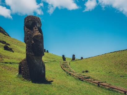 Rapa Nui, Cile. Le statue moai raggiungono un'altezza di oltre 10 metri e pesano fino a 75 tonnellate