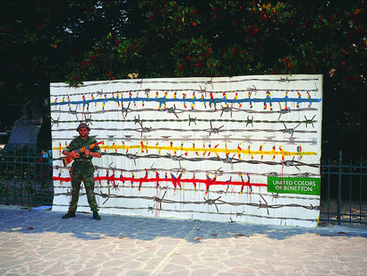 Lorenzo Pezzatini, Filoguardia,1995, Gardens of Venice Biennal-performance, Courtesy the artist