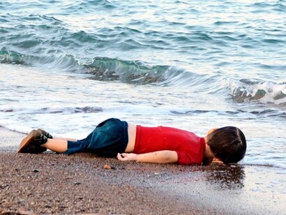Aylan en la playa