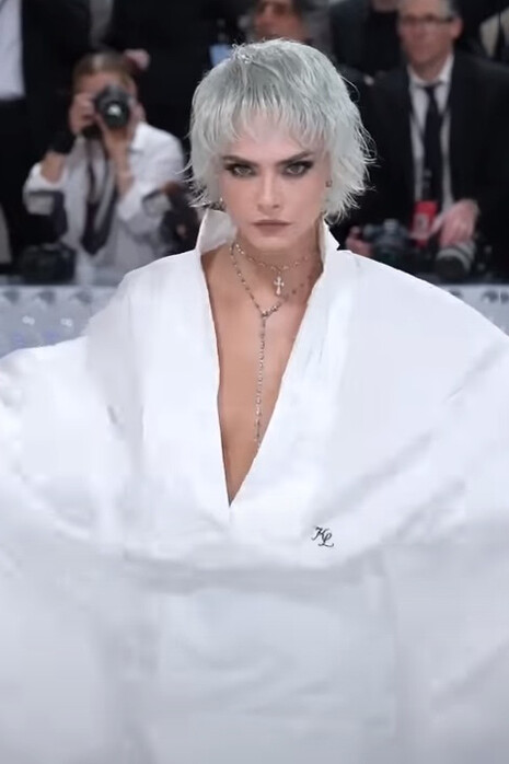 Cara Delevingne en el Met Gala del año 2023
