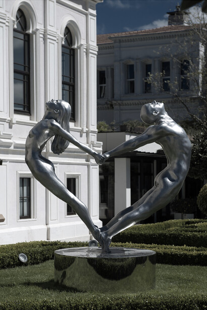 Lorenzo Quinn, The new age of bronze, exhibition view. Courtesy of Miart Gallery