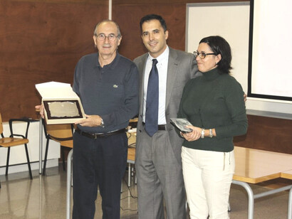 Placa concedida a Ramón Fernández Palmeral por la Concejalía de Juventud del Ayuntamiento de Alicante en el año 2012