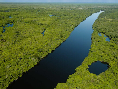 Rio Paraguai e seus afluentes na bacia hidrográfica do Pantanal entre os estados de Mato Grosso do Sul e Mato Grosso, Brasil