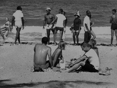 People on the beach during the Fort Lauderdale wade-ins