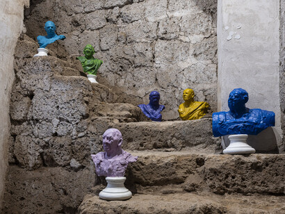 Julio Larraz, Poesia, potere, ironia, exhibition view. Courtesy of the Contini Art Gallery