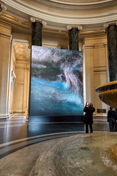 Clifford Ross, Digital waves, exhibition view. Courtesy of the National Gallery of Art