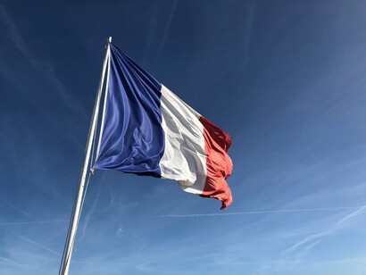 Bandiera francese. La Francia imperiale non è un concetto solo storico, finito con Napoleone III, perché è la summa di pensieri e ambizioni