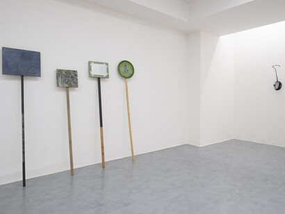 Artisti vari, Di traverso, vista della mostra. Per gentile concessione della Galleria de’ Foscherari