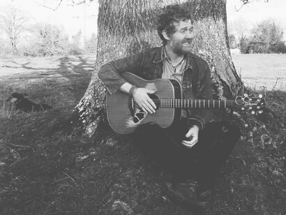 Hansard ha deciso di pubblicare un album live e devolvere i proventi delle vendite a un’associazione, Innercity Homeless