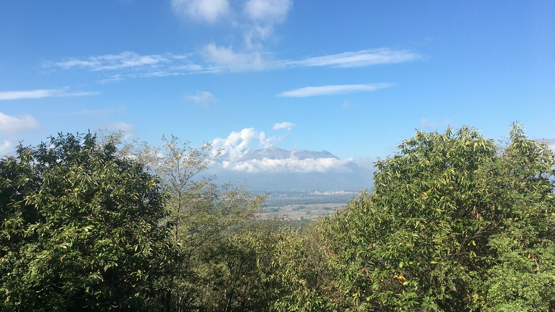 Anfiteatro morenico di Ivrea dal Castello di Masino, Italia