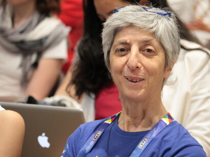 Un primo piano di Suor Claudia