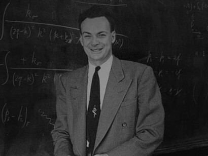 Le réductionnisme scientiste considère que dans toute recherche, quel que soit le domaine, les seules entités et faits pertinents sont ceux admis par la science expérimentale.