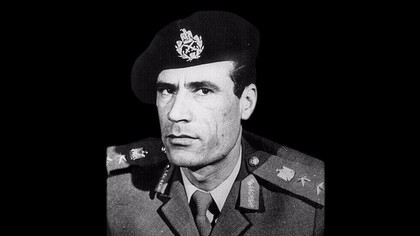 Mouammar Muhammad Abu Minyar al-Kadhafi était un officier militaire libyen, révolutionnaire, homme politique et théoricien politique qui a dirigé la Libye de 1969 jusqu'à son assassinat par les forces rebelles libyennes en 2011