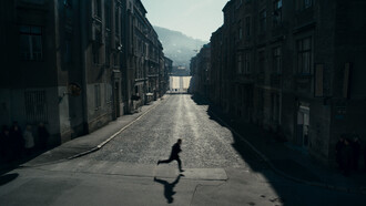 Šejla Kamerić, fotograma promocional de la videoinstalación "1395 Days Without Red", 2011