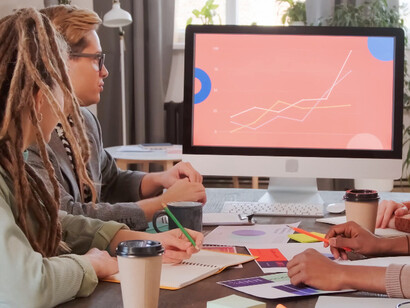 Focused discussions around AI-driven copywriting techniques highlight the importance of clarity and impact in marketing communications