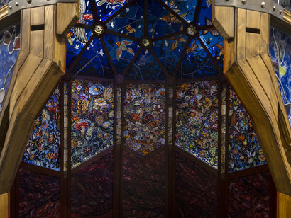 Judith Schaechter, Super/Natural, exhibition view. Courtesy of Museum of Craft and Design 