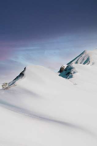 Arctique. L’étincelante arborescence des saisons décalées maintient un équilibre naturel dans ce monde d’une superficie qui englobe à des milliers d’années-lumière les planètes déjà acquises, en transparence lunaire