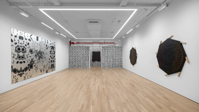 Esteban Ramón Pérez, Smoking mirror, exhibition view. Courtesy of Charles Moffett Gallery