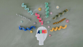 El TDAH es un trastorno neurobiológico que afecta la capacidad de atención y la regulación de impulsos, no una cuestión de falta de esfuerzo. En este sentido, desmentir mitos sobre el TDAH ayuda a fomentar una mayor comprensión y empatía hacia quienes viven con esta condición