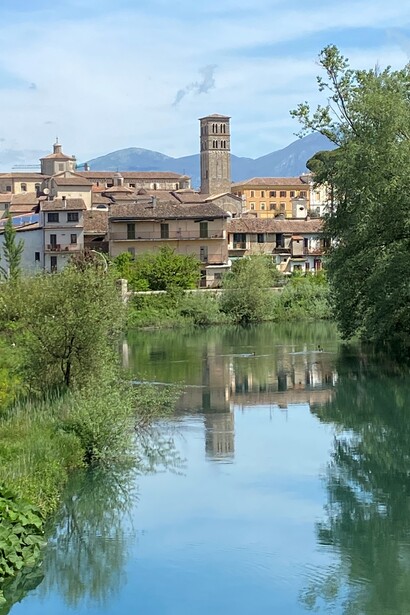 Rieti è una città del Lazio situata nel cuore dell’Italia, spesso considerata il "centro geografico" della penisola. Rieti, Italia