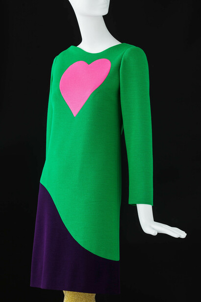 Cocktail dress. Inspired by Pop Art © Fondation Pierre Bergé – Yves Saint Laurent  Sophie Carre