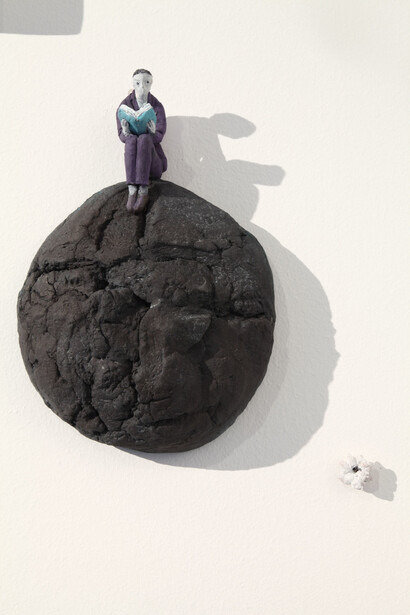 Pino Deodato, Nostro Pane Quotidiano, 2014, terracotta policroma, 27 x 18 x 6 cm