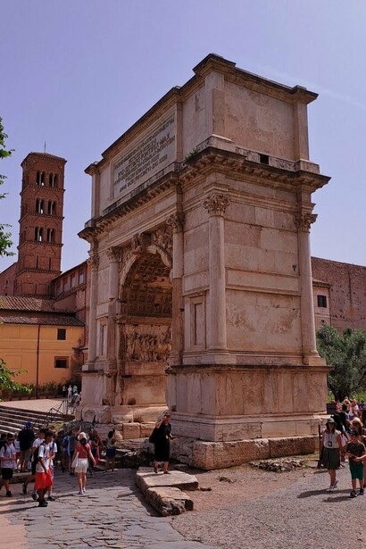 Roma, Foro Romano, Arco di Tito, prospetto lato Foro Romano con dedica sull’attico a papa Pio VII Chiaramonti che commissionò i restauri a Raffaele Stern e Giuseppe Valadier (1818-1822), ph. Roberto Luciani