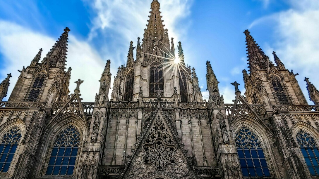 Por unas horas, Barcelona vuelve a los tiempos medievales que construyeron su catedral
