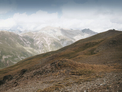Un imponente paisaje de montaña. En el pasado, viajar fue clave para la adquisición de nuevos conocimientos