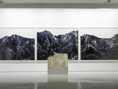 Dan Holdsworth, Black Mountain (triptych) with an altarpiece by an Unknown Artist, 14th century relief, 6th century side decoration, Carrara marble, Courtesy Grimaldi Gavin