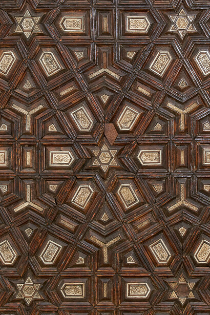 Wooden door with inlays (detail), Egypt, Mamluk or early Ottoman dynasty, 15th–16th century. Courtesy of Museum für Kunst und Gewerbe Hamburg