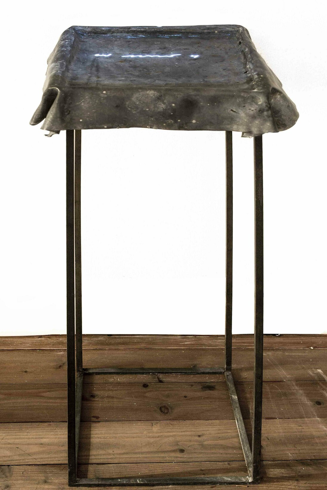 Gregorio Botta, Io sono qui, 2015, piombo, acqua e video