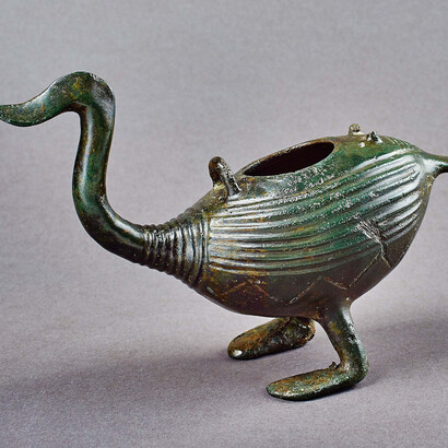 Lampe en bronze en forme d’oiseau, Âge du bronze, 1200-900 AEC. Avec l’aimable autorisation du Musée national hongrois et le Musée canadien de l’histoire