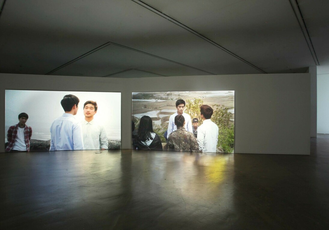 Aernout Mik. Courtesy of carlier | gebauer