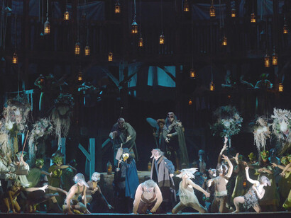 Una scena del Falstaff di Verdi, che ha inaugurato la stagione del Teatro La Fenice, Venezia. Photo. Michele Crosera