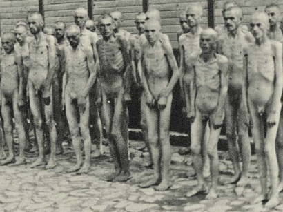 Prisioneros desnudos en el campo de concentración de Mauthausen