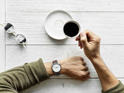 Todo muere en las rutinas, hasta el amor y el fuego de un beso