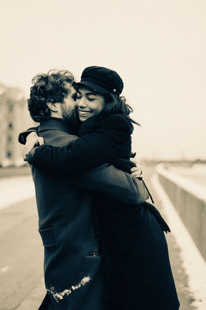 La expresión emocional no solo es un acto de autenticidad, sino también una forma de fortalecer la confianza en las relaciones